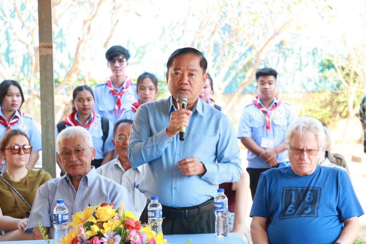 សាកលវិទ្យាល័យជាតិជាស៊ីមកំចាយមារ និងលោកសាស្រ្តាចារ្យបណ្ឌិត PENH Lamuth French Atomic Energy Commission (CEA) បានដឹកនាំក្រុមវេជ្ជបណ្ឌិត និងគ្រូពេទ្យបារាំង ចុះជួយពិនិត្យ និងព្យាបាល ប្រជាពលរដ្ឋ ក្នុងឃុំស៊ាងឃ្វាង ស្រុកកំចាយមារ ខេត្តព្រៃវែង
