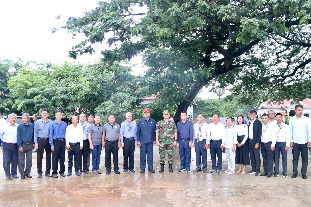 ពិធីចុះសំណេះសំណាលសួរសុខទុក្ខនិងប្រគល់អំណោយជូននាយទាហាន នាយទាហានរង សមរភូមិមុខ ទិសទី3 យោធភូមិភាគទី4 ខេត្តឧត្តរមានជ័យ