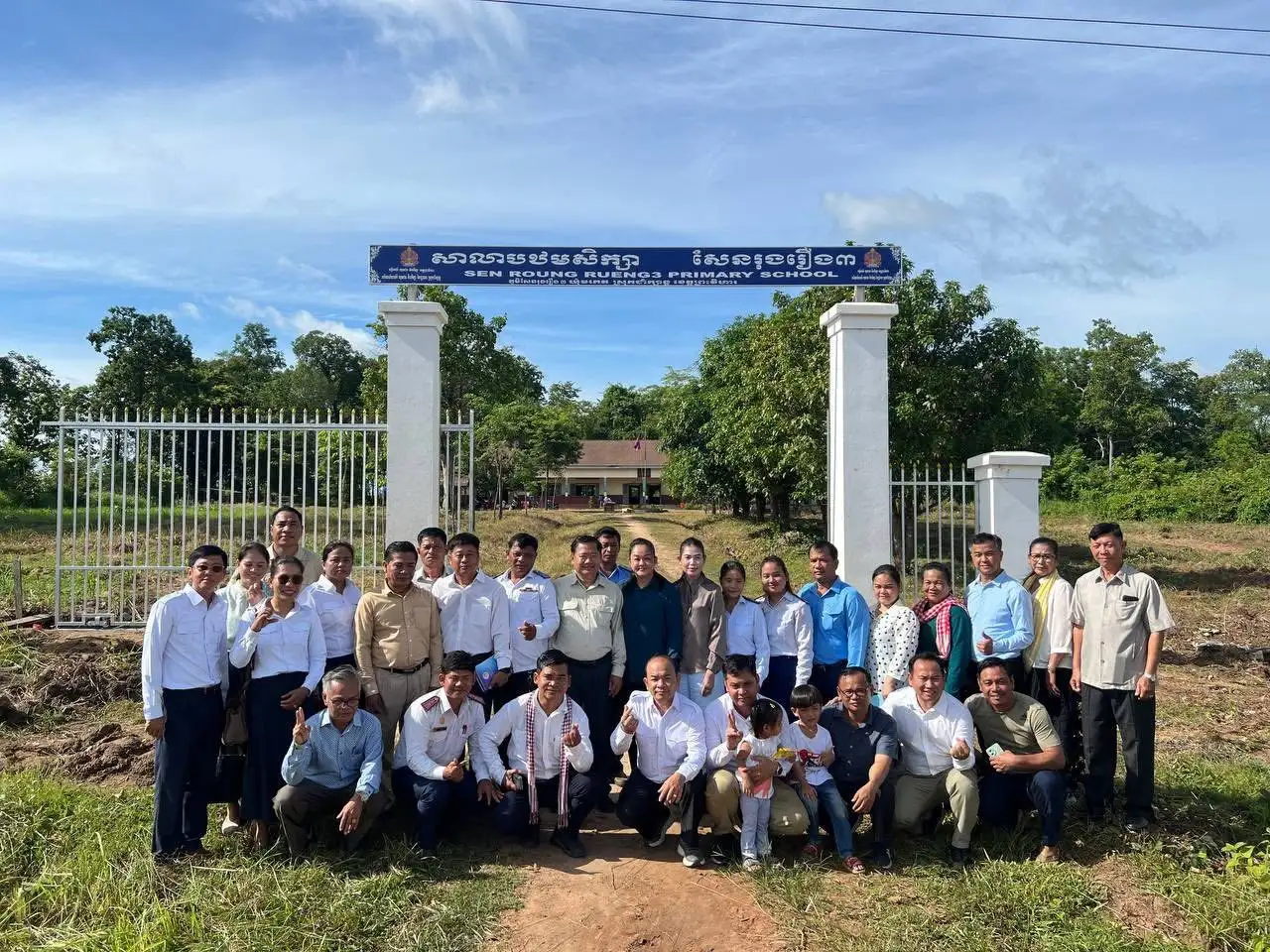 ឯកឧត្តមបណ្ឌិត សិត ខន សាកលវិទ្យាធិការ នៃសាកលវិទ្យាល័យជាតិ ជាស៊ីម កំចាយមារ (NUCK) បានដឹកនាំថ្នាក់ដឹកនាំ សហការី លោកគ្រូ អ្នកគ្រូ និងបុគ្គលិក ចុះសួរសុខទុក្ខ និងនាំយកសម្ភារៈប្រើប្រាស់ សម្ភារៈបង្រៀន និងសម្ភារៈសិក្សា ទៅប្រគល់ជូនសាលាសម្ព័ន្ធមេត្រីចំនួន២ គឺ សាលាបឋ