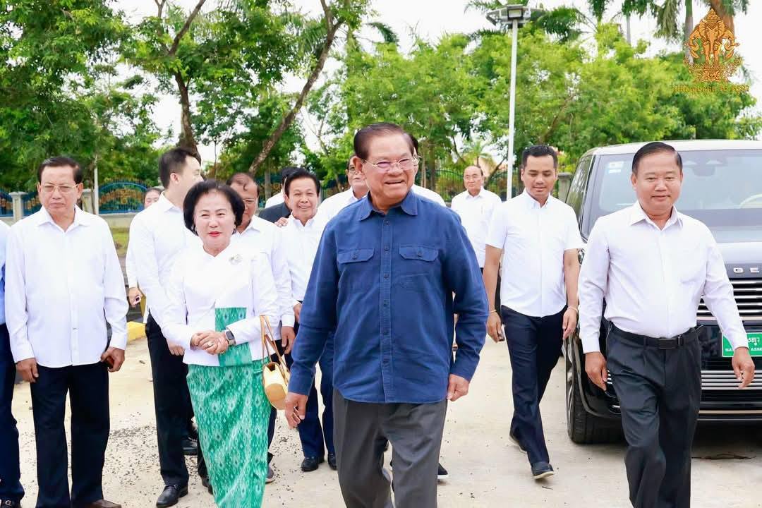សម្តេចក្រឡាហោម ស ខេង និងឯកឧត្តម កែ គឹមយ៉ាន ឧត្តមប្រឹក្សាផ្ទាល់ព្រះមហាក្សត្រ អញ្ជើញចុះពិនិត្យវឌ្ឍនភាពវិទ្យាស្ថានអភិវឌ្ឍសហគ្រិនភាព និងបណ្តុះបណ្តាលធុរកិច្ច នៅក្នុងបរិវេណសាកលវិទ្យាល័យជាតិ ជា ស៊ីម កំចាយមារ | Samdech Kralahom Sar Kheng and His Excellency Ke Kim
